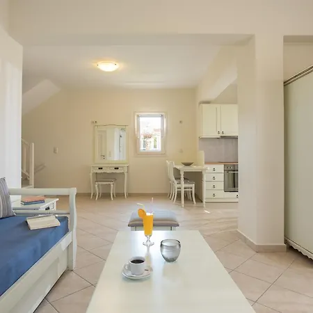Iliada Villas Aparthotel 3*